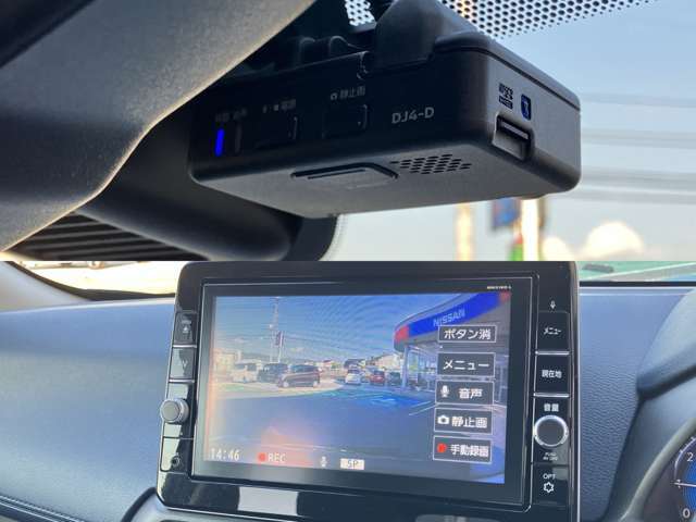 純正ドラレコです。もしもの時にしっかり記録が残ります。ナビの画面で映像確認やドラレコの操作ができます。