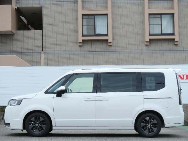 ☆お車でお越しの方☆名神高速　京都南インター第2出口より国道一号線を大阪方面へ5分（2.5Km)、　南西角です。ラウンドワン伏見のはす向かいでU-Selectの白の看板が目印です。