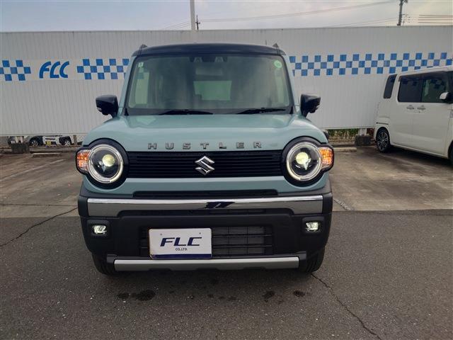 当店は東名阪自動車道四日市インターを下りていただいて東へ5分、FLCの青い大きな看板が目印となります。スズキアリーナ店でもありますので、スズキの新車も取り扱っております。他メーカーも可能です。