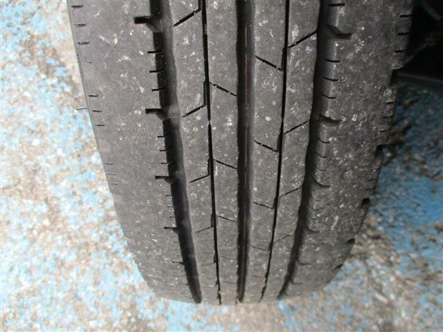 ☆タイヤサイズ　175/80R15　101/99☆　　　　　　　　195/75R15　109/107☆フロント6mm山　車検OKです☆☆リヤ　　8mm山　車検OKです☆