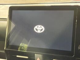 【10インチ　ディスプレイオーディオ】大画面のディスプレイはAppleCarPlayやAndroidAutoが利用可能。大きな画面でスマホナビアプリ等が利用いただけます♪