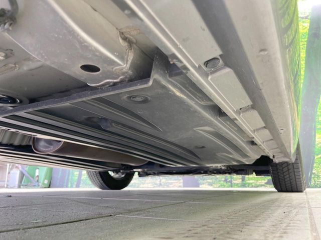 お車を安心してお乗りいただく為には、足回りの定期点検が欠かせません。サービスサポート（有償保証）では無料点検もご提供しており、安心のカーライフをお過ごしいただけるサポート体制が整っています。