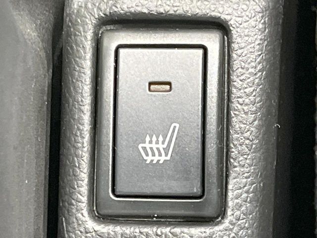 【シートヒーター】寒い日に重宝するシートヒーター！エアコンより早く温まってくれるので寒がりの人も安心ですね♪エアコンの温風は乾燥するから苦手、という方にもをおすすめです。