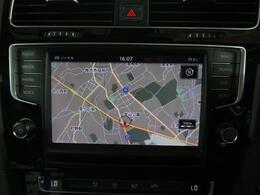タッチスクリーンを採用。従来のナビゲーションシステムの域を超える、車両を総合的に管理するインフォテイメントシステムです。
