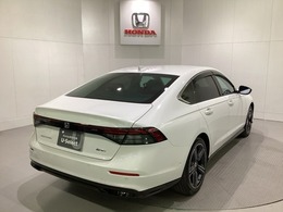 【Honda認定中古車 U-Select】　は3つの安心をお約束します。　1　Hondaのプロが整備した安心。 2　第三者機関がチェックした安心。　3　購入後もHondaが保証する安心。