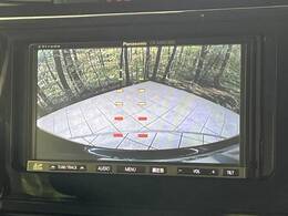 【バックカメラ】駐車時に後方がリアルタイム映像で確認できます。大型商業施設や立体駐車場での駐車時や、夜間のバック時に大活躍！運転スキルに関わらず、今や必須となった装備のひとつです！