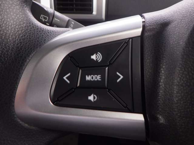 ステアリングスイッチは運転中の余計な動きを抑え、安全運転をサポートします。