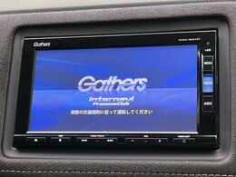 【メーカー純正ナビ】インテリアに溶け込むスタイリッシュな「専用設計」メーカーナビを装備♪視認性や操作性など基本性能にも優れ、より上質なカーライフをお楽しみいただけます。
