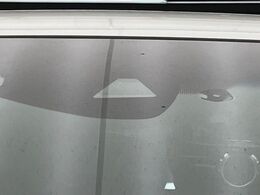 【純正○○インチアルミホイール】外観にマッチした純正アルミホイールを装着しております。各種社外アルミホイールや、スタッドレスタイヤも取扱いしております。是非ご相談ください♪