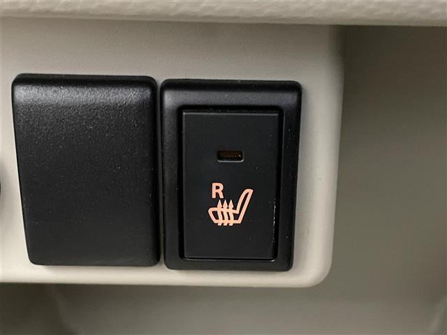 【運転席】座り心地が良いシートなので長時間の運転でも快適にお過ごしいただけます。新品のフロアマットのご注文も可能です。掲載箇所以外にご希望の写真がございましたらお気軽にお問い合わせ下さい。