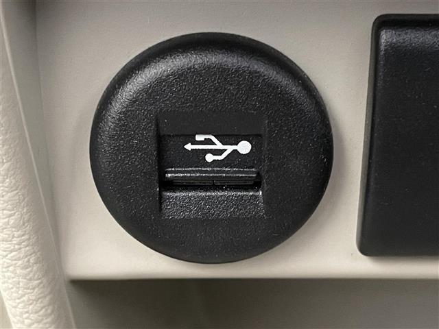 【スマートキー】エンジンスタートやドアの施錠・解錠も楽チン。キーをポケットから出すことなく操作が可能です。