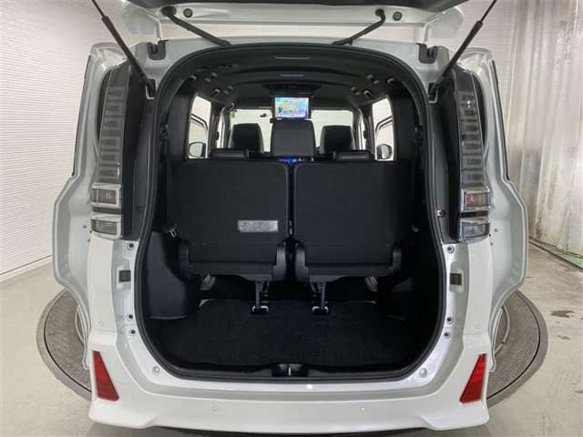 荷物がたくさん積めるラゲッジスペースは開口部も広く積み下ろしもラクラクです☆