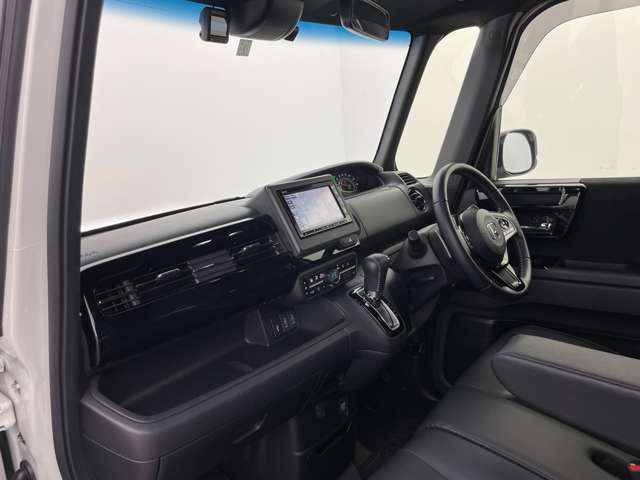 【インパネ全体】全方位で視界が広く、高い目線で運転もしやすいです！