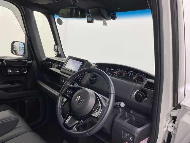 【インパネ全体】全方位で視界が広く、高い目線で運転もしやすいです！