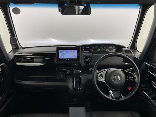 【インパネ全体】全方位で視界が広く、高い目線で運転もしやすいです！