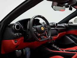 内装はRosso Ferrariを選択されております。