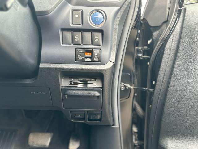AUTO DEALER  LUCXIA　　TEL：0476-85-5936