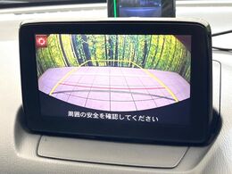 【バックカメラ】駐車時に後方がリアルタイム映像で確認できます。大型商業施設や立体駐車場での駐車時や、夜間のバック時に大活躍！運転スキルに関わらず、今や必須となった装備のひとつです！