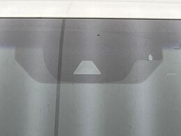 【トヨタセーフティセンス】走行中に前方の車両等を認識し、衝突しそうな時は警報とブレーキで衝突回避と被害軽減をアシスト。より安全にドライブをお楽しみいただけます。
