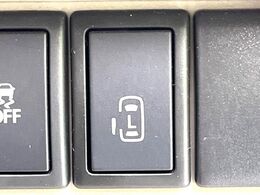 【パワースライドドア】スマートキーや運転席のスイッチでスライドドアの開閉が可能♪電動だから力を入れてドアを開ける必要が無く、小さいお子様でも、重い荷物を持っている時もラクに開け閉めできます♪
