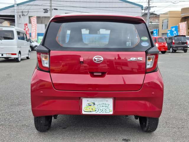 少しでも低額で販売するために、小傷や走行に問題の無い傷はそのまま展示しております！お気軽にお問い合わせください！