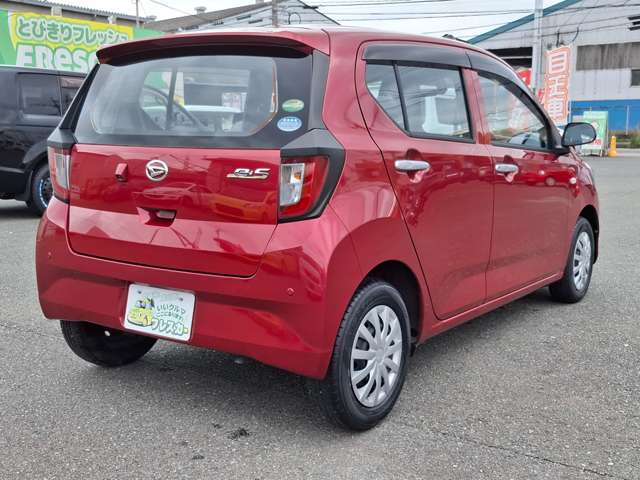 ヘッドライトの黄ばみ、ボディの傷から、頑固なウォータースポット等精一杯対応させて頂きます！