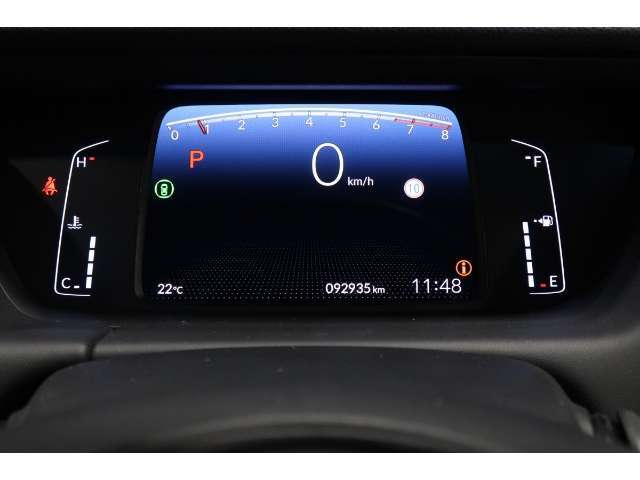 視認性、認識性にこだわった、7インチの大型カラー液晶メーターを採用。速度は読み取りやすいよう数字で大きく表示します！