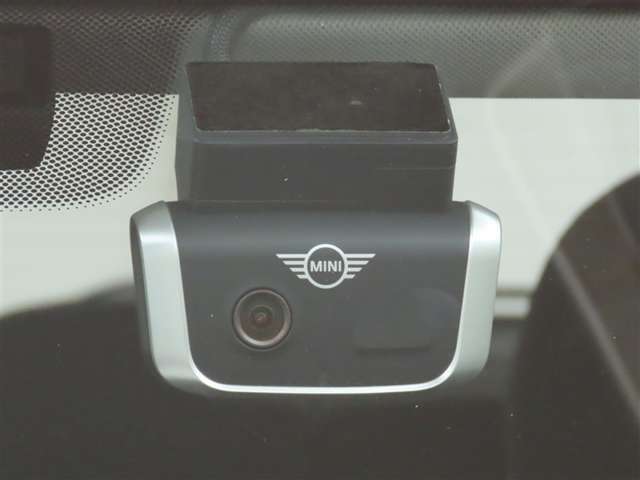 純正ドライブレコーダーを装備しています。記憶媒体はお客様手配になります。