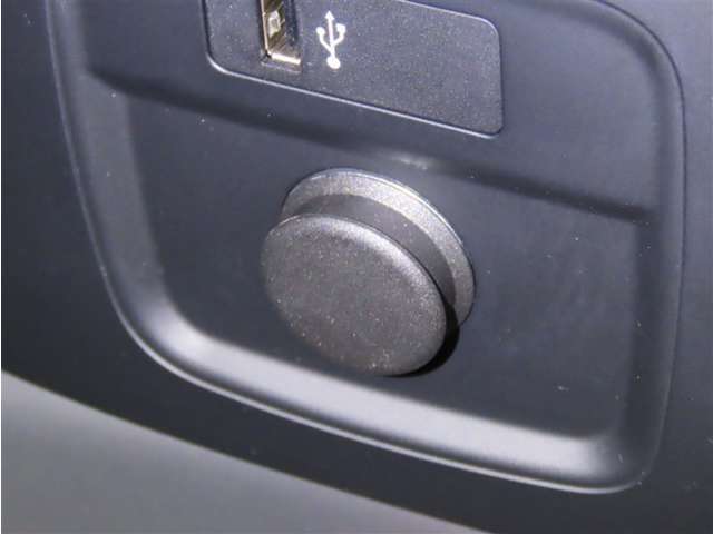 パワーアウトレットを装備しています。