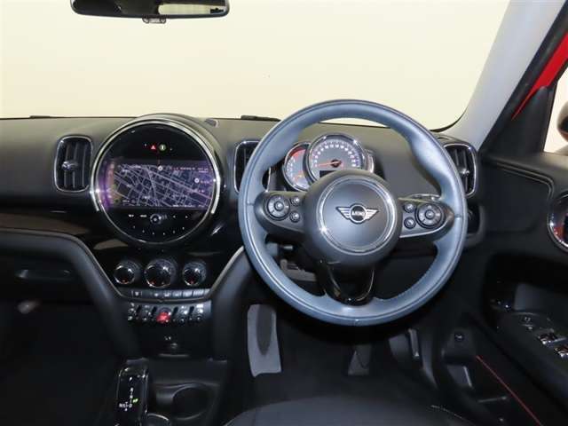 操作しやすい位置に配置されたスイッチ類です。