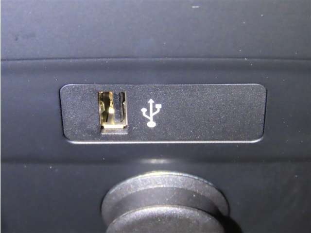 USB端子を装備しています。