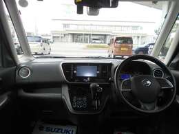 インパネ全体の画像です。車検の状態も結構キレイです！！気になるタバコ等のニオイも無いように感じます