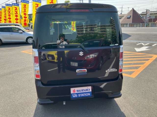 きれいなショールームと豊富な展示車両が自慢のお店です☆お子様連れも大歓迎！