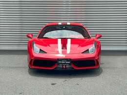 外装色　Rosso　Corsa　内装色　Rosso