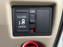 【パワースライドドア】スマートキーや運転席のスイッチでスライドドアの開閉が可能♪電動だから力を入れてドアを開ける必要が無く、小さいお子様でも、重い荷物を持っている時もラクに開け閉めできます♪