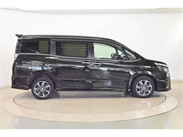 総額は岐阜県内・店頭納車、下取り車なし、1年間走行距離無制限の中古車保証付きの場合の概算です。お客様の状況により金額はかわってきますので、是非一度お問い合わせください。