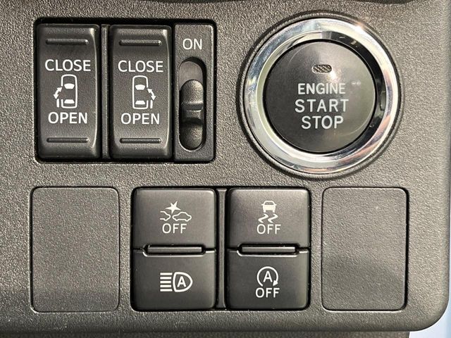 【両側パワースライドドア】スマートキーや運転席のスイッチで後席両側スライドドアの開閉が可能♪電動だから力を入れてドアを開ける必要が無く、小さなお子様でも簡単に開け閉めでき快適です♪