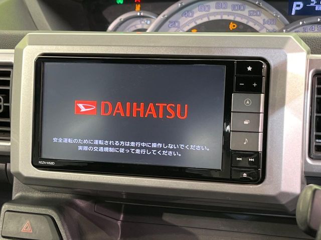 【純正ナビ】人気の純正ナビを装備。オーディオ機能も充実しており、Bluetooth接続すればお持ちのスマホやMP3プレイヤーの音楽を再生可能！毎日の運転がさらに楽しくなります！！