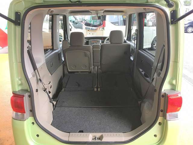 広々としたラゲッジスペース！更にシートアレンジで大きな荷物の収納が出来ます！便利ですよね♪