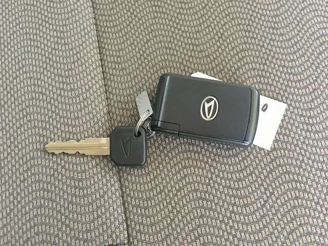 スマートキー付きです！鍵を出さず、ポケットやかばんの中に入れたままでも解錠できます！かなり便利な装備です！一度使えばクセになります！