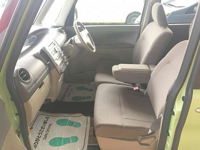 助手席エアバッグも付いて安心ですね！