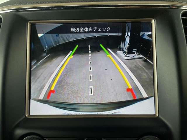 バックカメラも搭載、カメラとセンサーの両方で安全に車庫入れができます