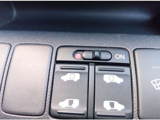 両側電動スライドドア！