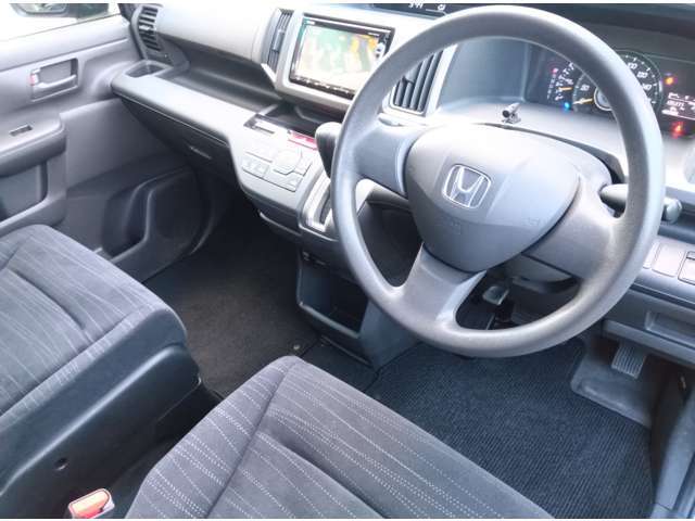 室内スチーム清掃済みで車内スッキリ