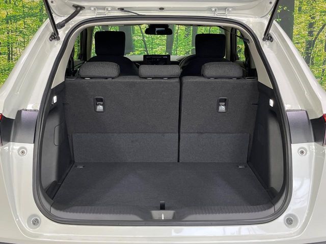 普段のお買い物や通勤、送迎等に十分な荷室スペースを確保しております。セカンドシートを倒すと、大きな荷物の積載も可能です♪