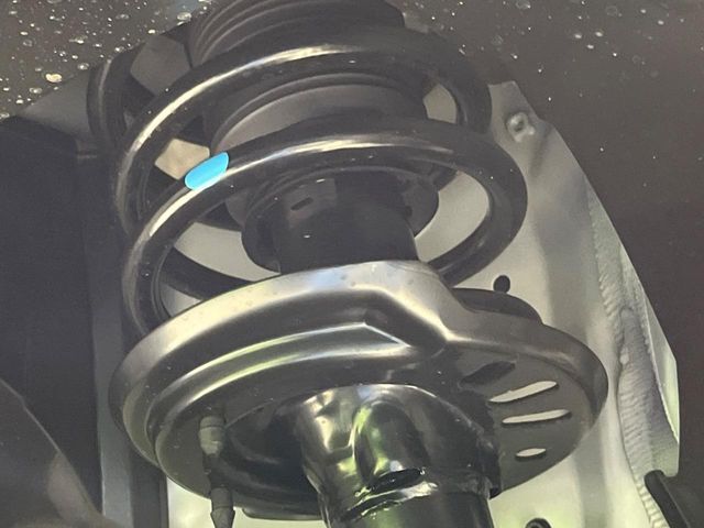 お車を安心してお乗りいただく為には、足回りの定期点検が欠かせません。サービスサポート（有償保証）では無料点検もご提供しており、安心のカーライフをお過ごしいただけるサポート体制が整っています。