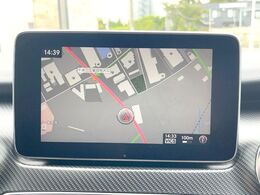 ●純正ナビ:一体感のあるナビは、高級感ある車内を演出してくれます。オーディオ機能も充実しておりますので、運転もより楽しめます♪