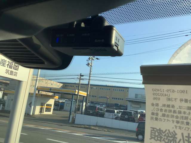 ドライブレコーダー☆いくら安全運転をしていても、事故に巻き込まれることもあります。万が一のときに証拠として使えるドライブレコーダー純正オプションで4万円ほどかかるものが付いています！