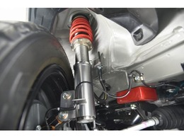 これぞアウトクラスの神髄でもある専用の2インチリフトアップKIT。まずは試乗下さい。感動して頂けれます。