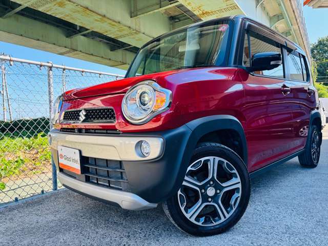 入庫時には全車ポリッシャーを使い、外装の磨き施工を行い、小キズ・水垢を落とします！納車前には展示中に付いた汚れを落とし、WAXコーティングをしてボディの艶出し・保護を致します！仕上がりにご期待下さい！